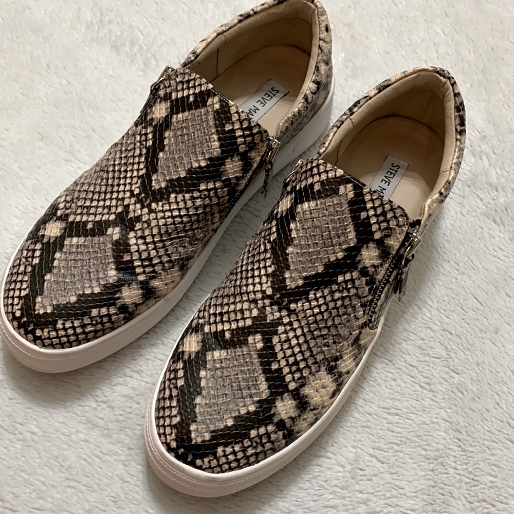 Steve Madden slip-ons - 10M